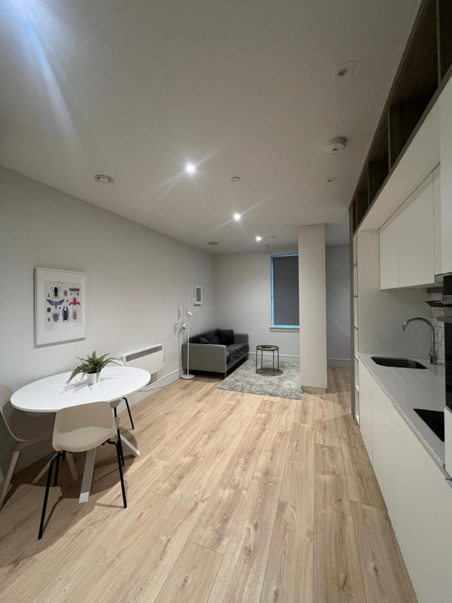 London Heathrow Airport Apartment Voyager House Terminal 12345 - Ev Electric And Parking Available! Hillingdon Exterior foto