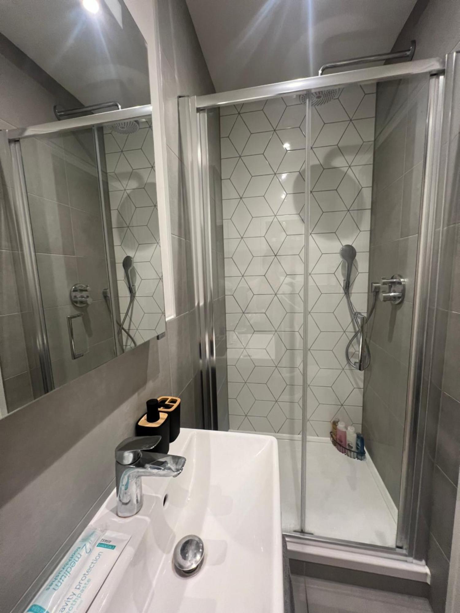 London Heathrow Airport Apartment Voyager House Terminal 12345 - Ev Electric And Parking Available! Hillingdon Exterior foto