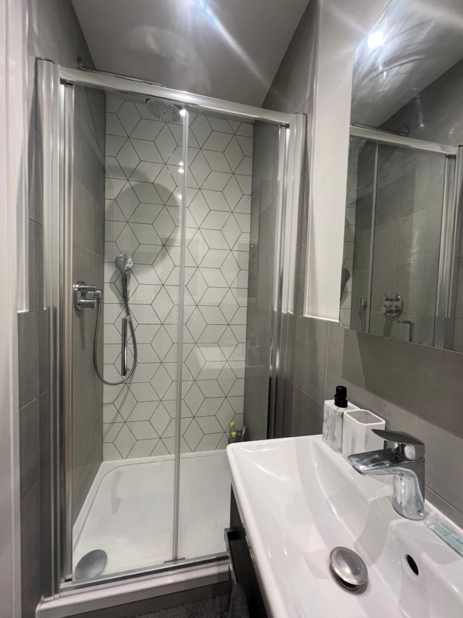 London Heathrow Airport Apartment Voyager House Terminal 12345 - Ev Electric And Parking Available! Hillingdon Exterior foto